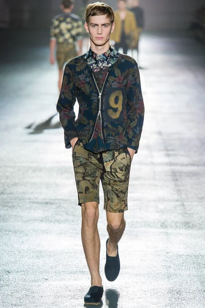 Look 12